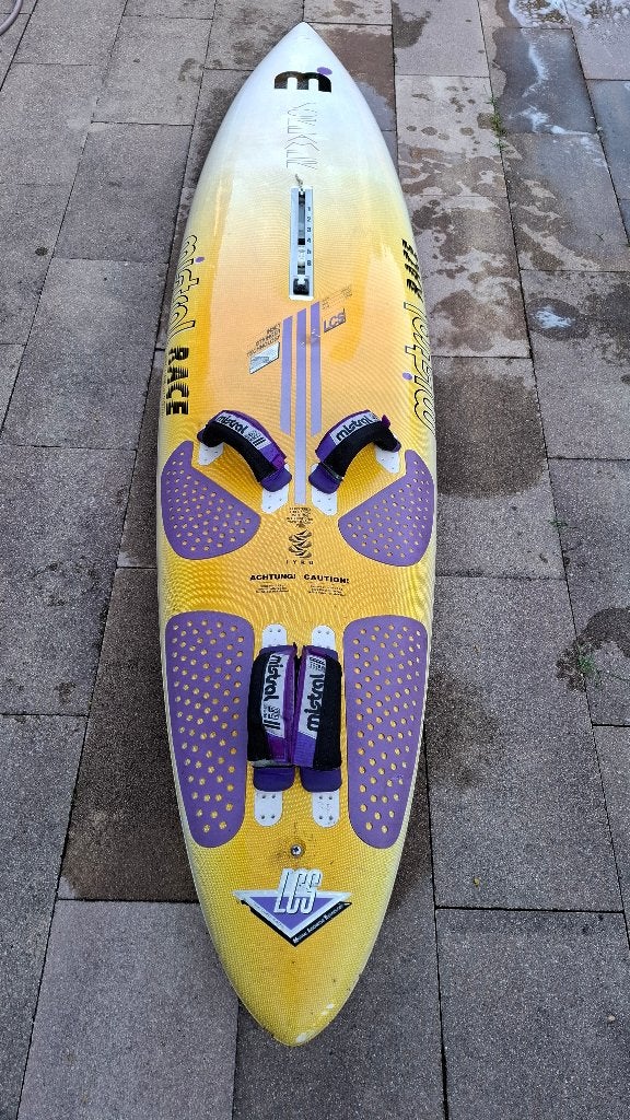 Windsurfset: diverse planken, Carbon mast, zeilen & pakken, 250 tot 300 cm, Gebruikt, 5 tot 6.5 m², Met mast