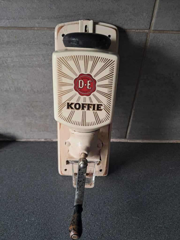 Antieke koffie machine malen douwe egberts, Ophalen