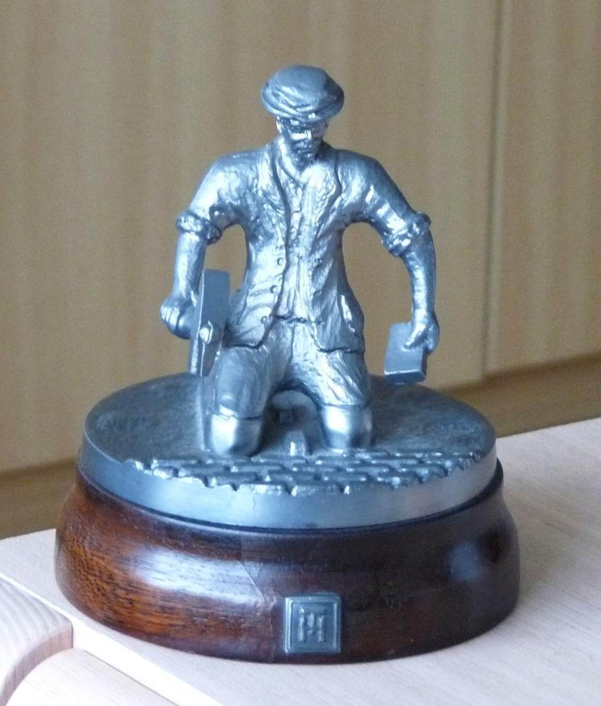 Stratenmaker in tin op sokkel, Ophalen of Verzenden