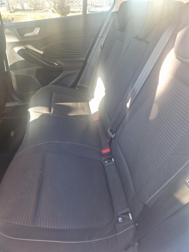 Foto 16 van Ford Focus 1.0 Ecoboost Hybrid  NOV 2022 CARPLAY DRAADLOOS