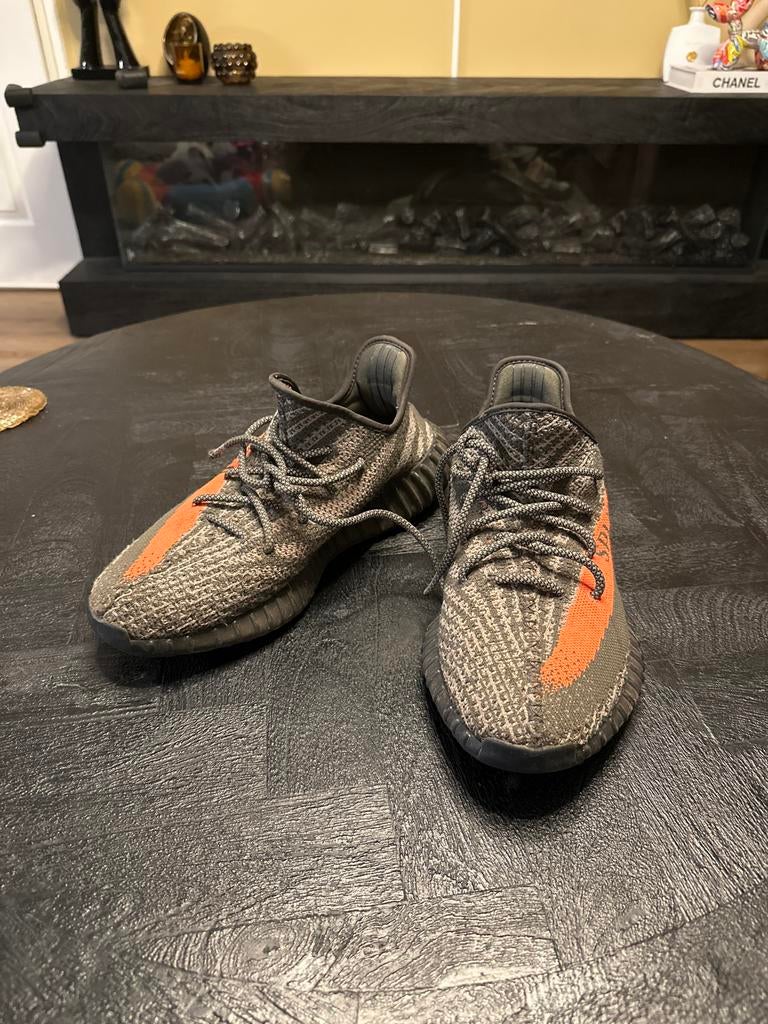Adidas Yeezy Boost 350 V2 Beluga maat 43,5, Ophalen of Verzenden, Gedragen, Bruin, Sneakers of Gympen