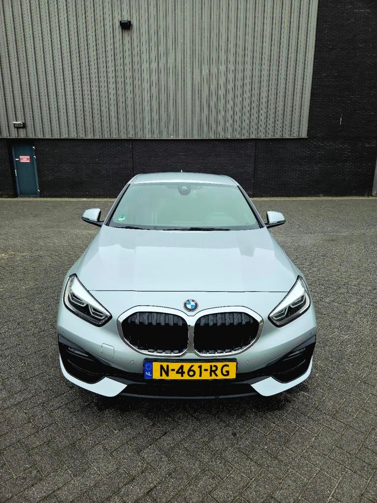 BMW 1-Serie 118i 136pk Aut 2021 Grijs, Auto's, 136 pk, Origineel Nederlands, Particulier, 3 cilinders