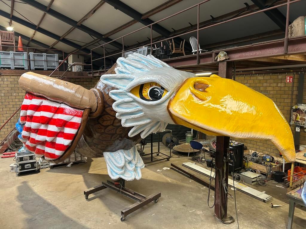 Carnavalswagen kop vogel Amerikaanse zeearend, Ophalen, Zo goed als nieuw, Carnaval