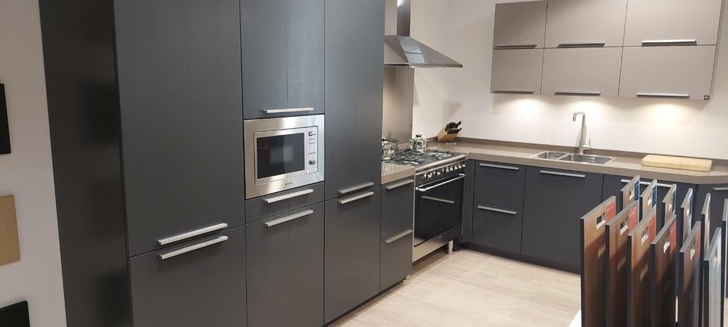 showroom keuken, Huis en Inrichting, Keuken | Complete keukens, Ophalen, Overige kleuren, Hoekkeuken, Nieuw