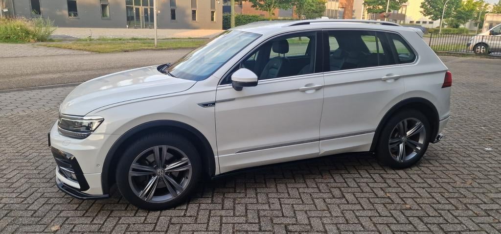 VW Tiguan 2.0 220PK 4DSG 3 Rline 2018 101750 km Gr beurt nw!, Auto's, 4 cilinders, 1984 cc, 2500 kg, Wit