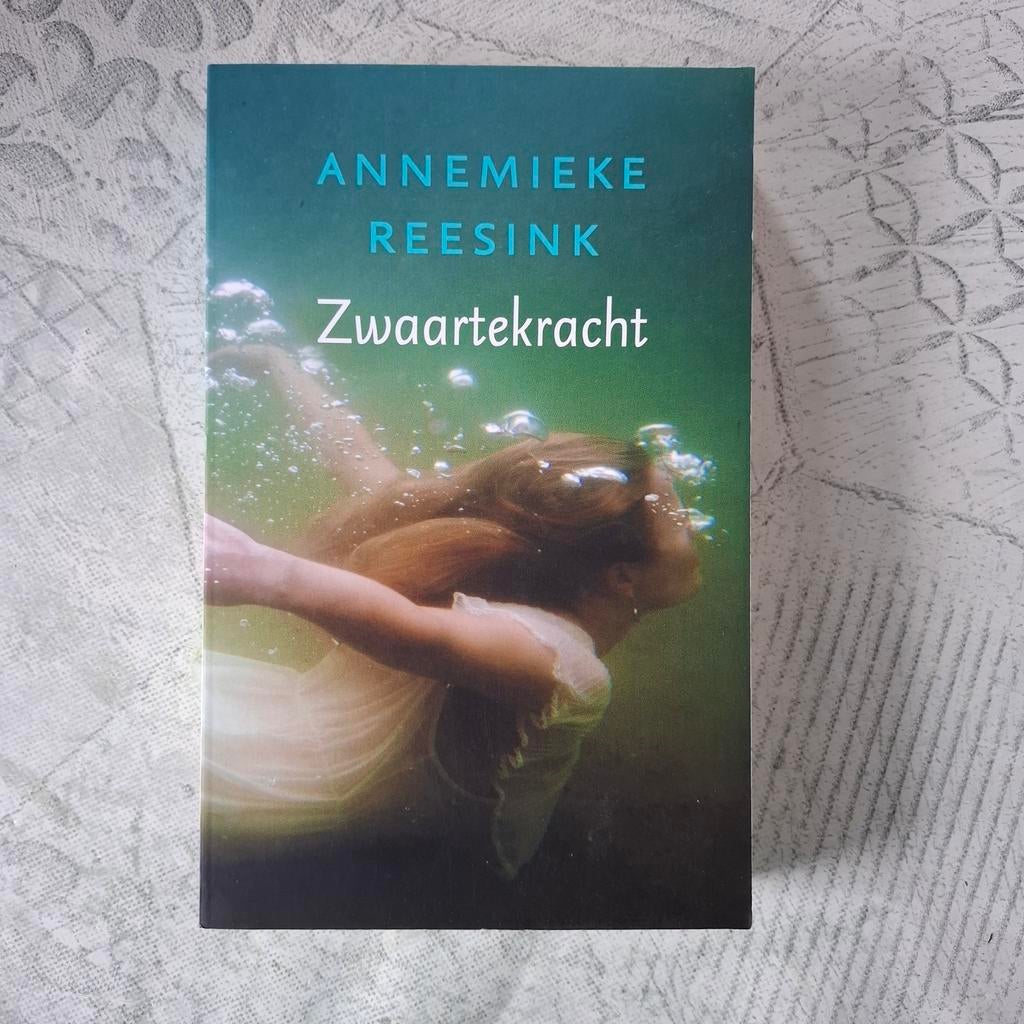 Zwaartekracht - Annemieke Reesink, Ophalen of Verzenden, Zo goed als nieuw, Annemieke Reesink