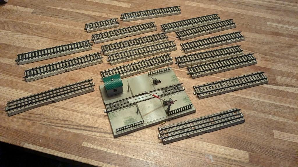 Märklin 457 Spoorwegovergang + Rails - Vintage, Wisselstroom, Gebruikt, Rails, Ophalen of Verzenden