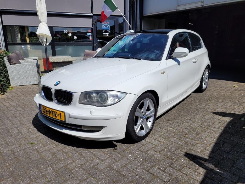 BMW 1-Serie 2.0 116I 3DR 2011 Wit,airco ,apk 14-7-2026, Auto's, 1-Serie, Achterwielaandrijving, 1995 cc, 4 cilinders