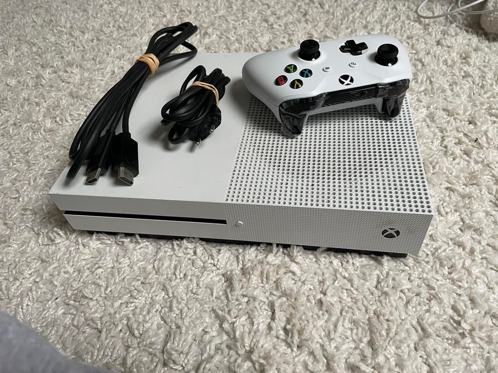 Xbox One S 1TB gloednieuwe controller en HDMI cabel, Ophalen, Gebruikt, Xbox One S, 1 TB