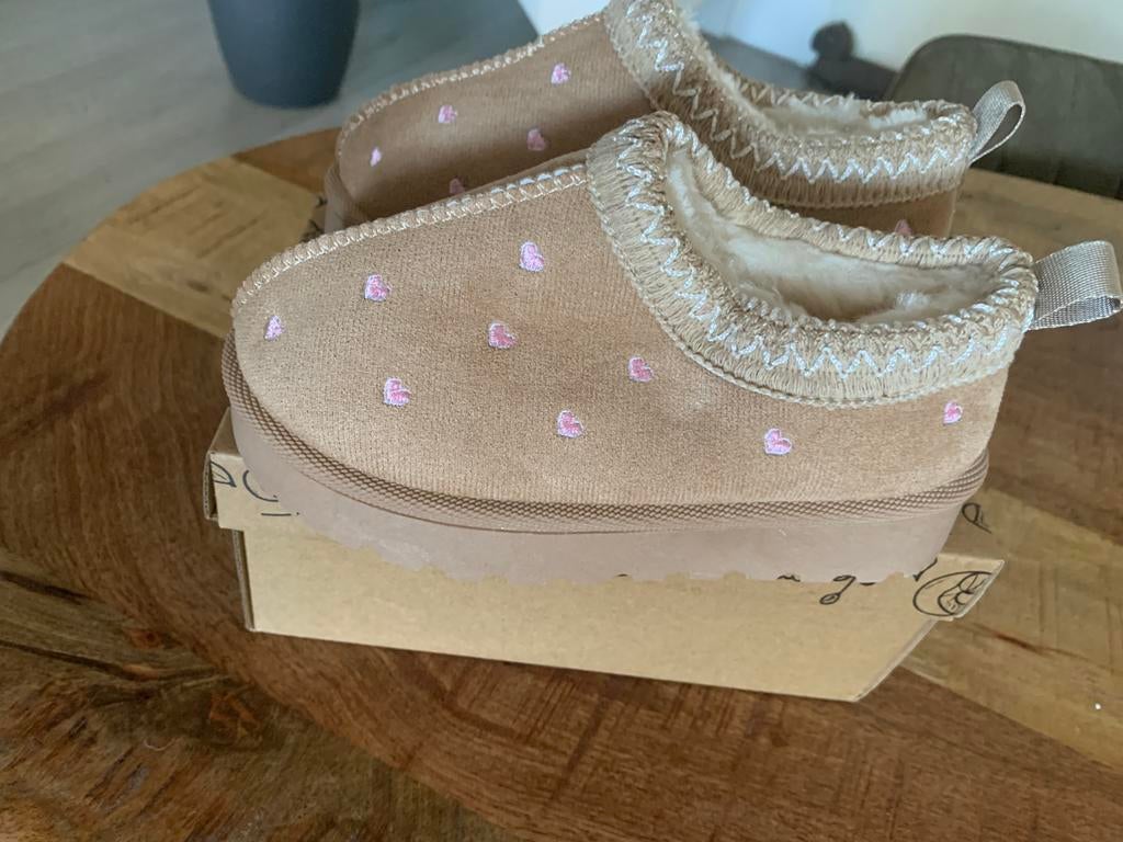 Furry boots, Ophalen of Verzenden, Nieuw, Meisje, Schoentjes