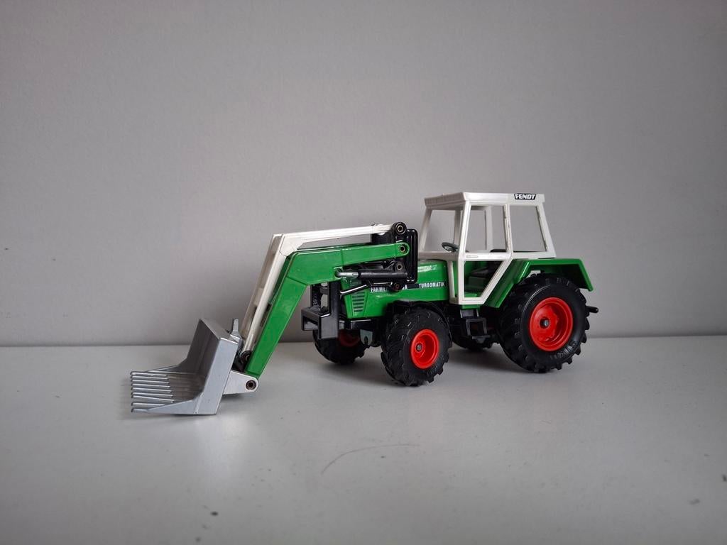 Fendt Farmer 310 LSA met voorlader, Hobby en Vrije tijd, Modelauto's | 1:32, Ophalen of Verzenden, Tractor of Landbouw, Overige merken