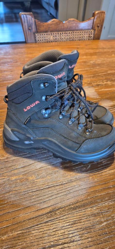 Lowa Wandelschoenen -, Kleding | Dames, Schoenen, Zo goed als nieuw, Wandelschoenen, Zwart, Ophalen of Verzenden