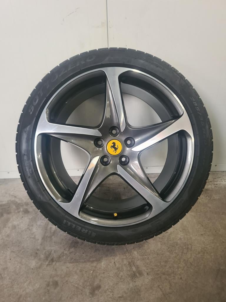 20' Ferrari FF & 458 Velgen met Winterbanden Origineel, Auto-onderdelen, Ophalen, 285 mm, Banden en Velgen, Winterbanden