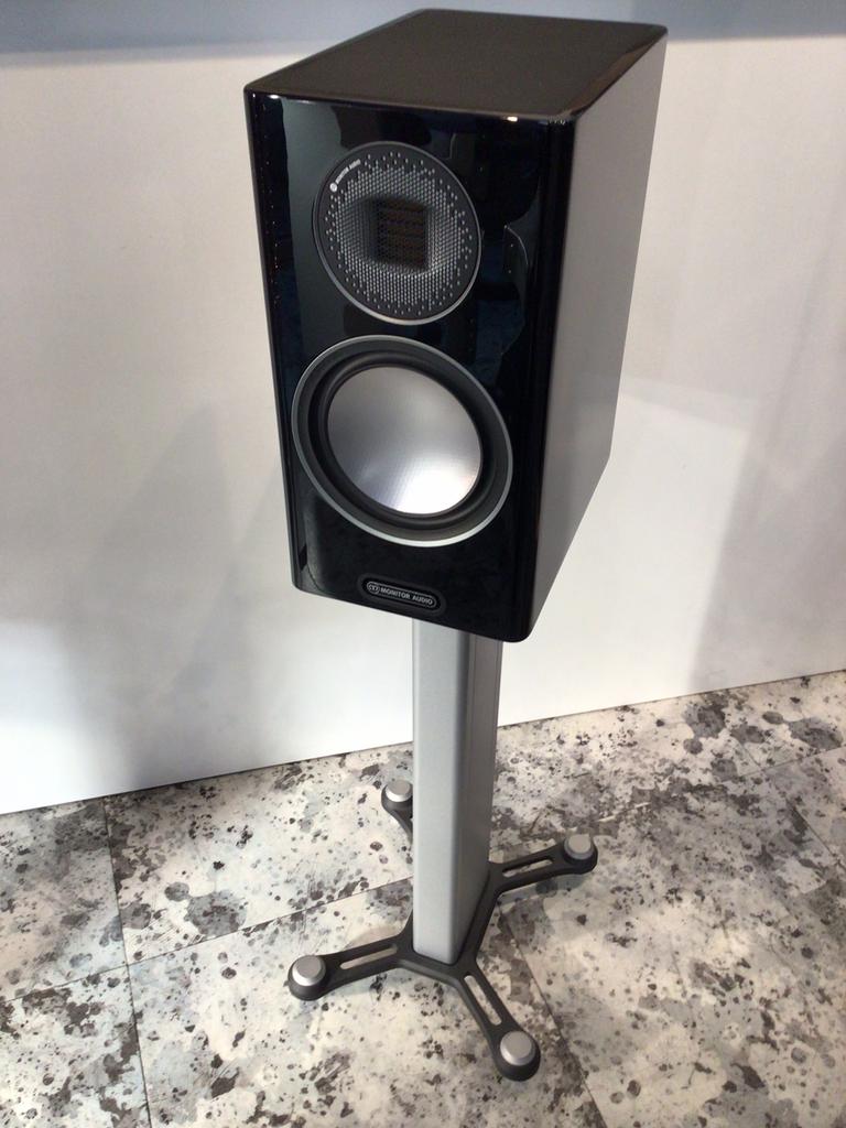 Monitor Audio Gold 100 5G met stands, Zo goed als nieuw, 60 tot 120 watt, Front, Rear of Stereo speakers, Ophalen