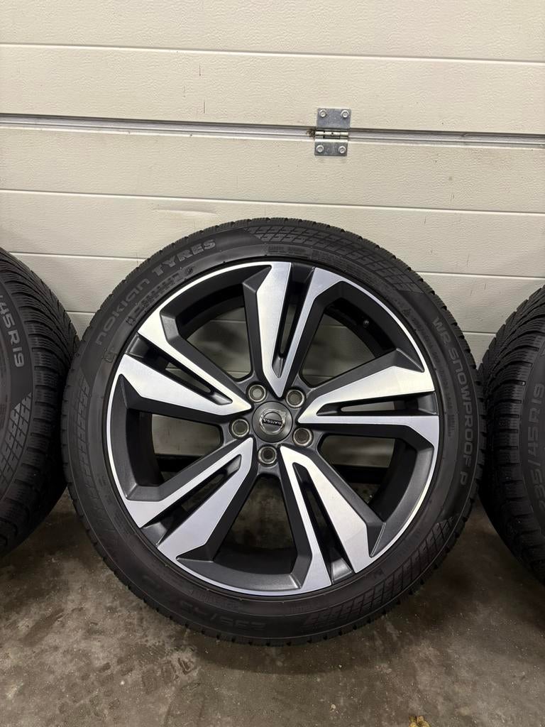 Volvo V60 Cross Country 19 inch winterset schadevrij 6+ mm, Auto-onderdelen, Gebruikt, Banden en Velgen, Winterbanden, Nvg