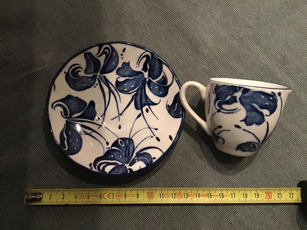 Klein kop en schotel met blauwe bloemen, Huis en Inrichting, Gebruikt, Ophalen of Verzenden, Overige stijlen, Kop(pen) en/of Schotel(s)