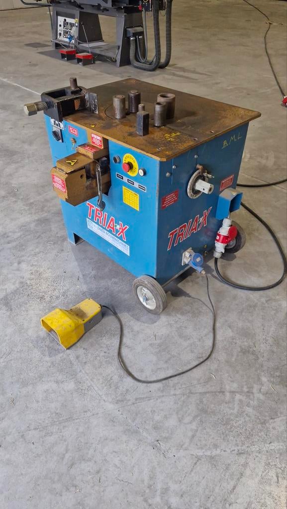 Betonijzer Buigmachine en Knipmachine, Doe-het-zelf en Verbouw, Gereedschap | Overige machines, Ophalen