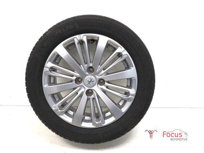 Velg + Band van een Peugeot 208, Auto-onderdelen, Banden en Velgen, Ophalen of Verzenden, 12 maanden garantie, Gebruikt, Personenwagen