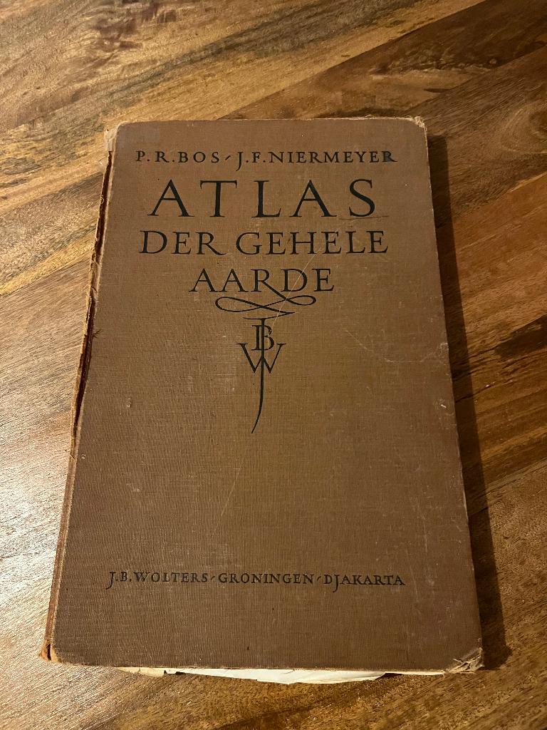 Grote bosatlas, Boeken, Atlassen en Landkaarten, Gelezen, Bosatlas, Ophalen of Verzenden, 1800 tot 2000