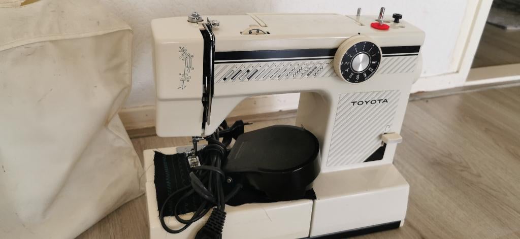 Naaimachine Toyota M540, Hobby en Vrije tijd, Naaimachines en Toebehoren, Ophalen of Verzenden, Zo goed als nieuw, Naaimachine