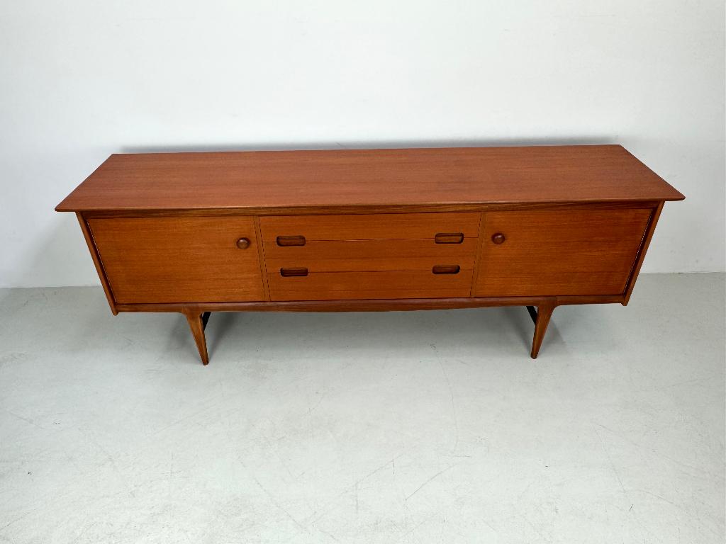 Vintage dressoir Younger SALE, Ophalen of Verzenden, Zo goed als nieuw, 25 tot 50 cm, 150 tot 200 cm