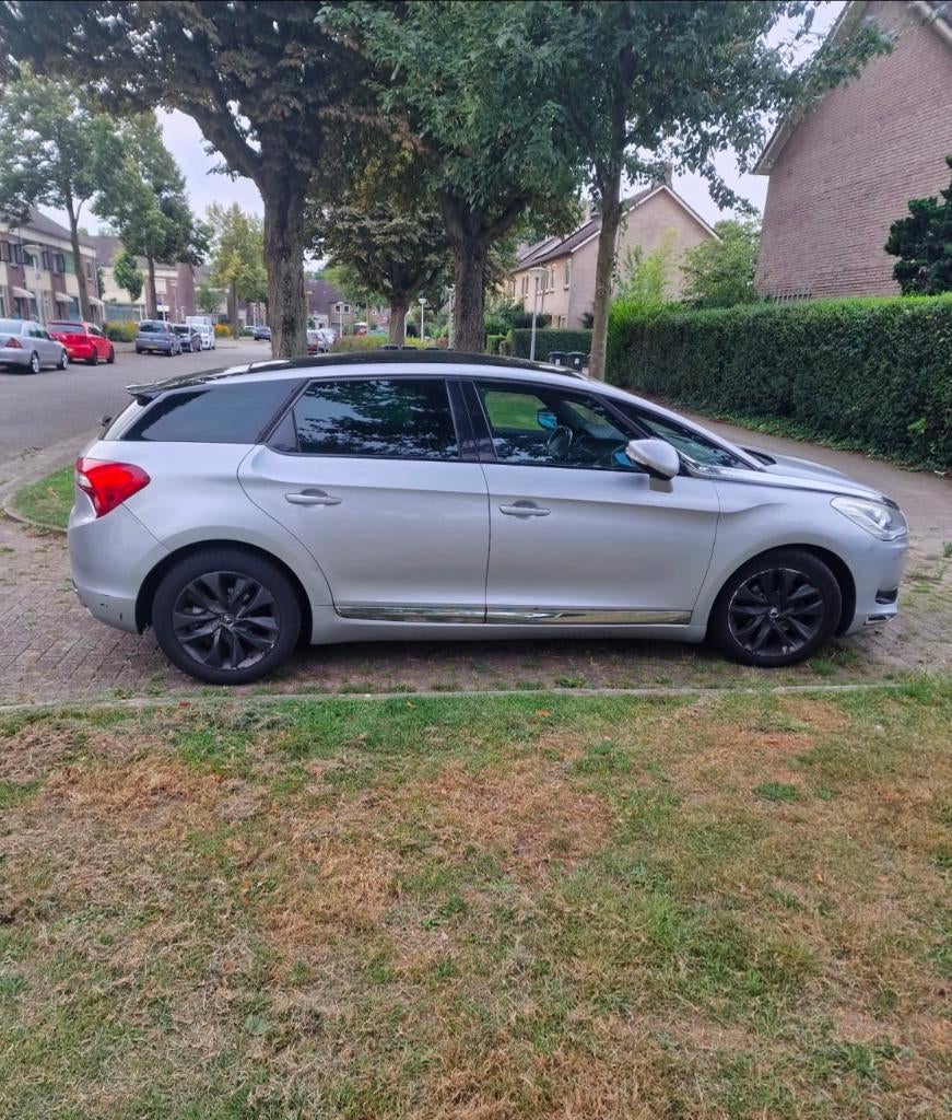 Citroën DS5 1.6 E-hdi EGS 82KW 2012 Grijs, Zwart, 4 cilinders, 23 km/l, Particulier