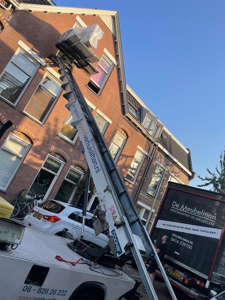 Foto 24 van Verhuislift huren | Ladderlift / Meubellift met bediening