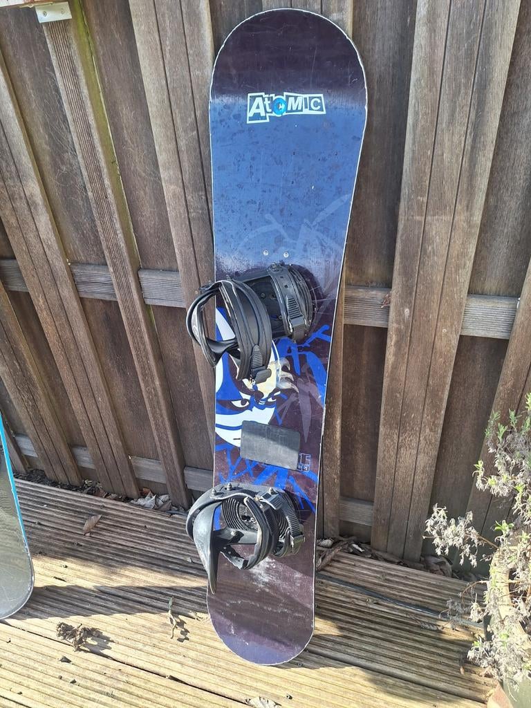 Atomic Snowboard 140cm - Zwart/Wit/Blauw, Sport en Fitness, Snowboarden, Ophalen, Gebruikt, Board