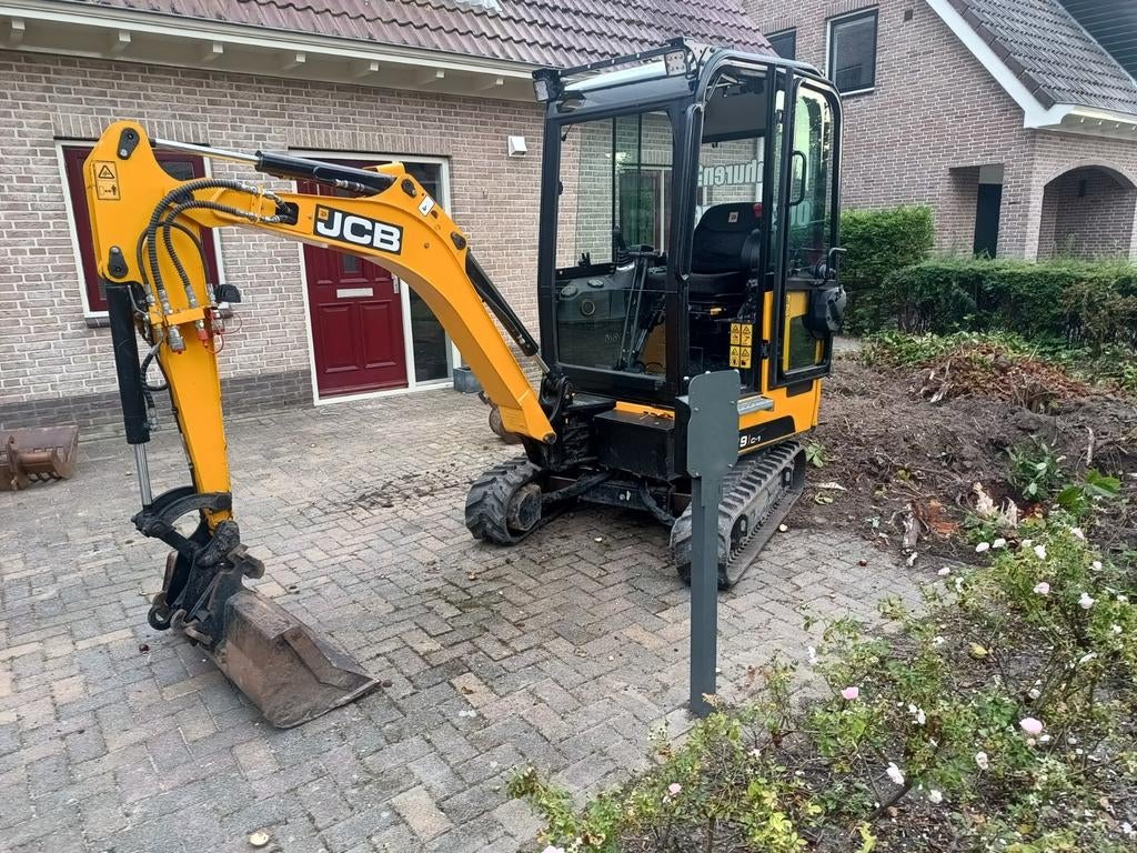 Te Huur Minigraver Met Machinist Omgeving Warmenhuizen