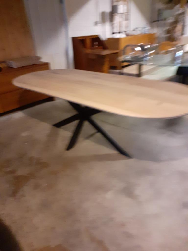 Massief eiken tafel,stadion model ,verjongd .NIEUW., Ophalen, 50 tot 100 cm, Vijf personen of meer, Overige vormen