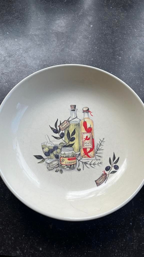 2 borden van Jet ter Steege Olio D’Oliva, Ophalen of Verzenden, Aardewerk, Overige stijlen, Bord(en)