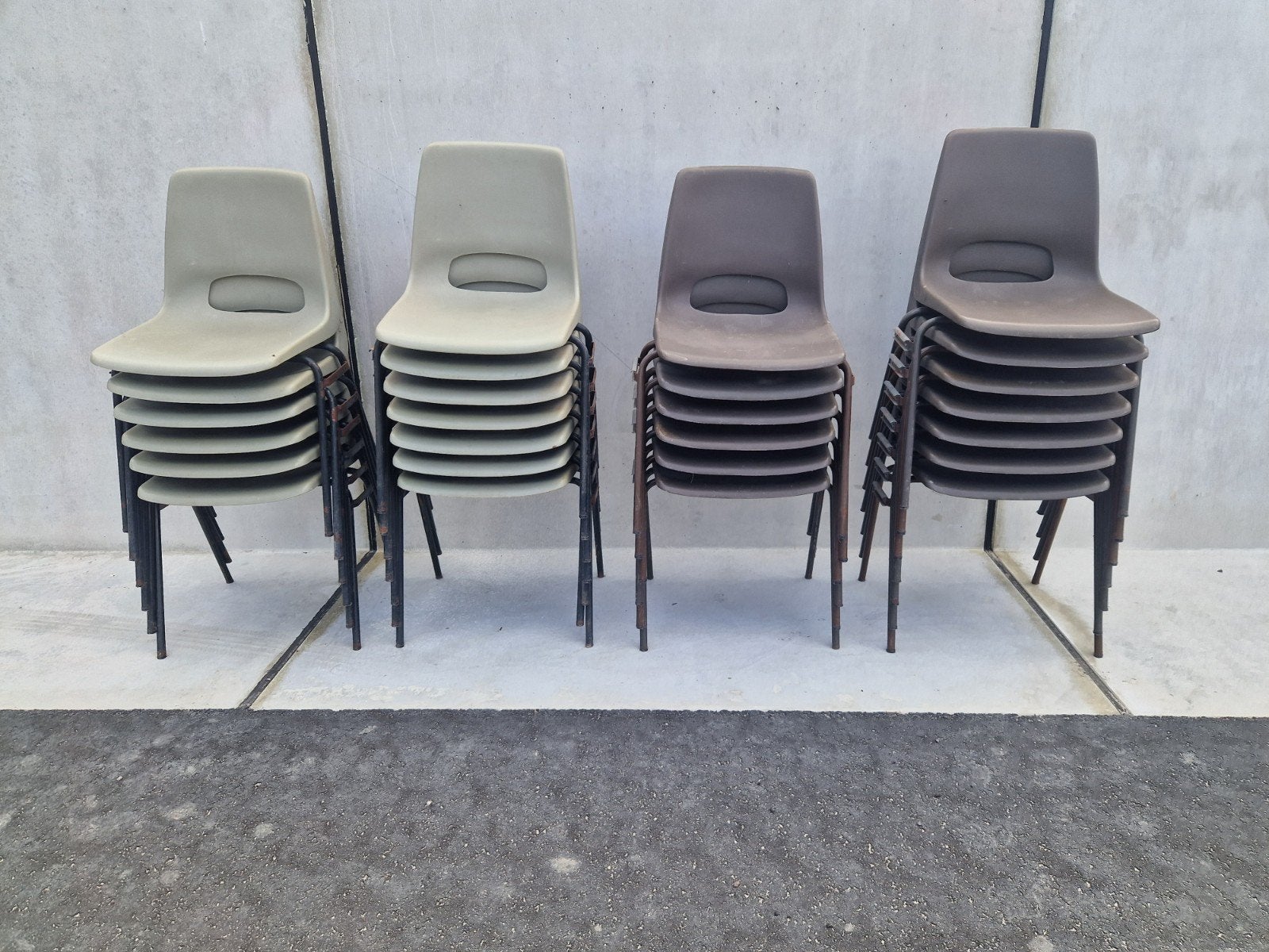 Partij stapelbare stoelen, Huis en Inrichting, Gebruikt, Ophalen of Verzenden, Grijs, Praktisch, Functioneel