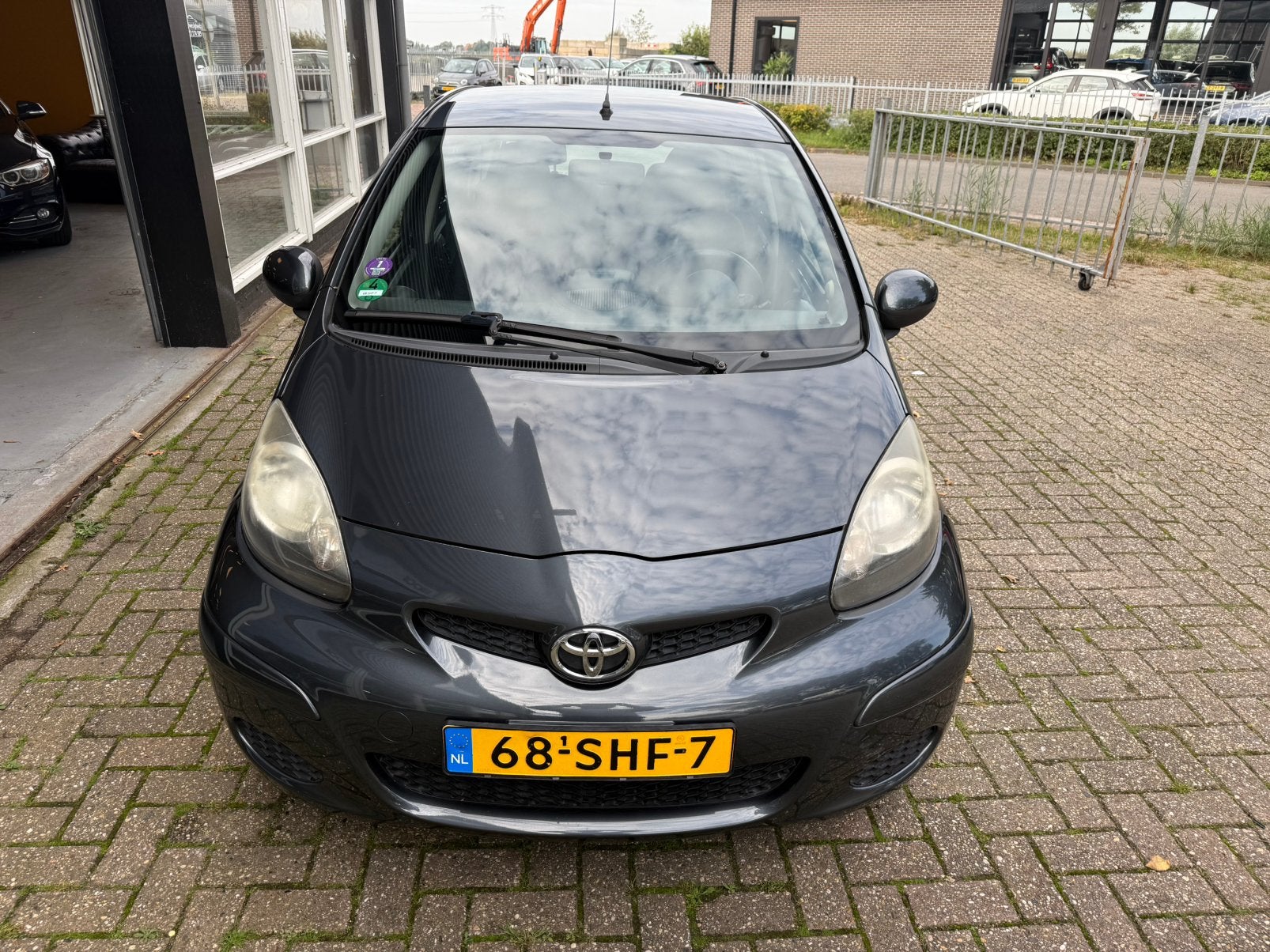 Toyota Aygo 1.0 12V Vvt-i 5DRS AUTOMAAT APKNIEUW VASTE PRIJS, Stof, Zwart, 4 stoelen, 68 pk