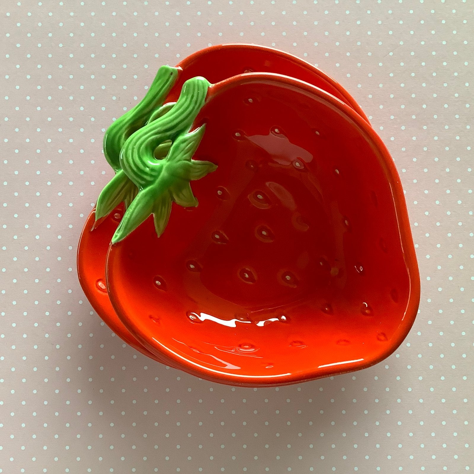 Bijz.mooi schaaltje, met schotel- in aardbeien vorm! 🍓, Overige typen, Nieuw, Ophalen of Verzenden, Natuurlijk materiaal