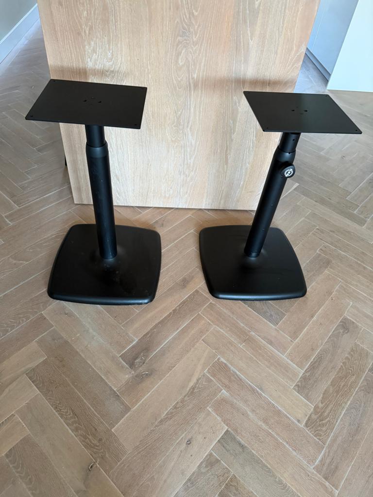 K&M Monitorstandaards (set van 2), Muziek en Instrumenten, Standaards, Ophalen of Verzenden, Zo goed als nieuw, Instrumentstandaard