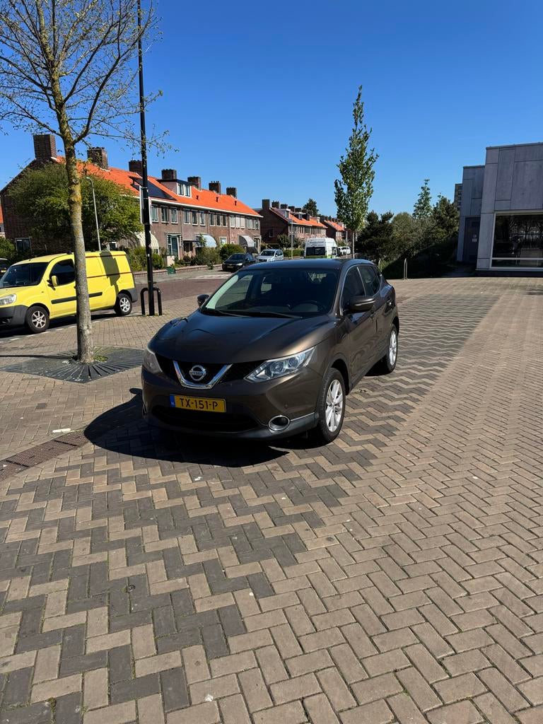 Nissan Qashqai 1.2 DIG-T (2014) – Nette en zuinige SUV, Voorwielaandrijving, Zwart, 4 cilinders, Bruin