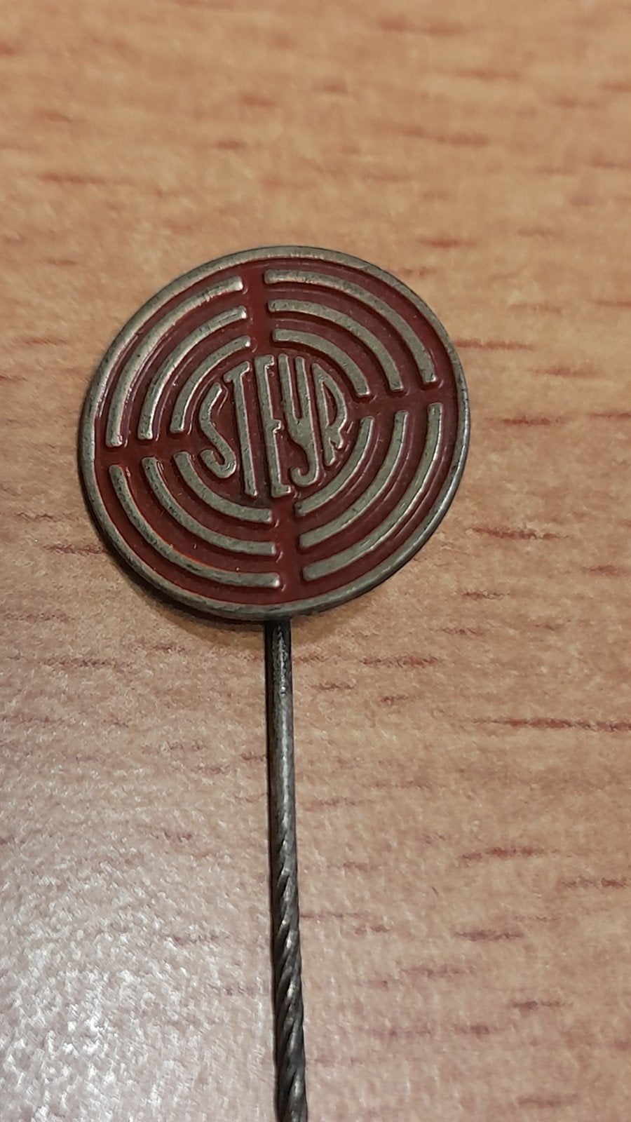 Vintage Steyr Speldje/Pin - Oostenrijks Merk, Verzamelen, Verzenden, Gebruikt