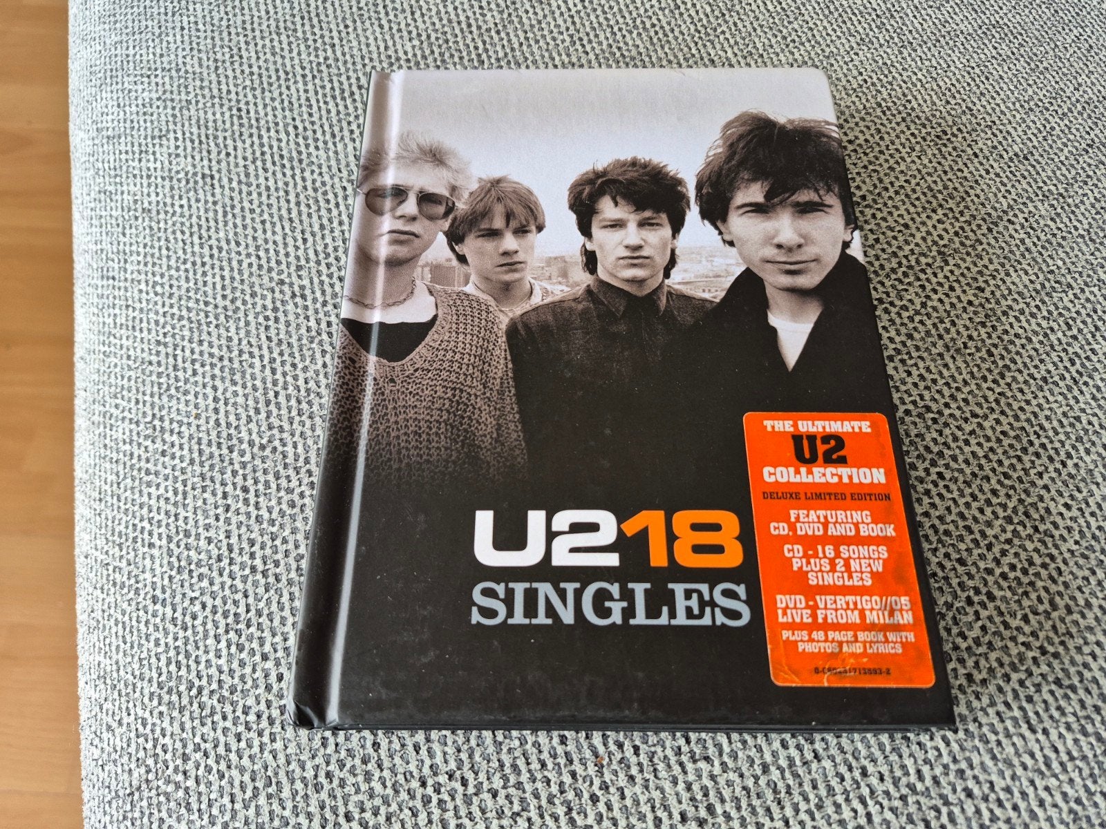 U2 CD/DVD Set 18 Singles 18 Vertigo live, Ophalen of Verzenden, Zo goed als nieuw, Poprock