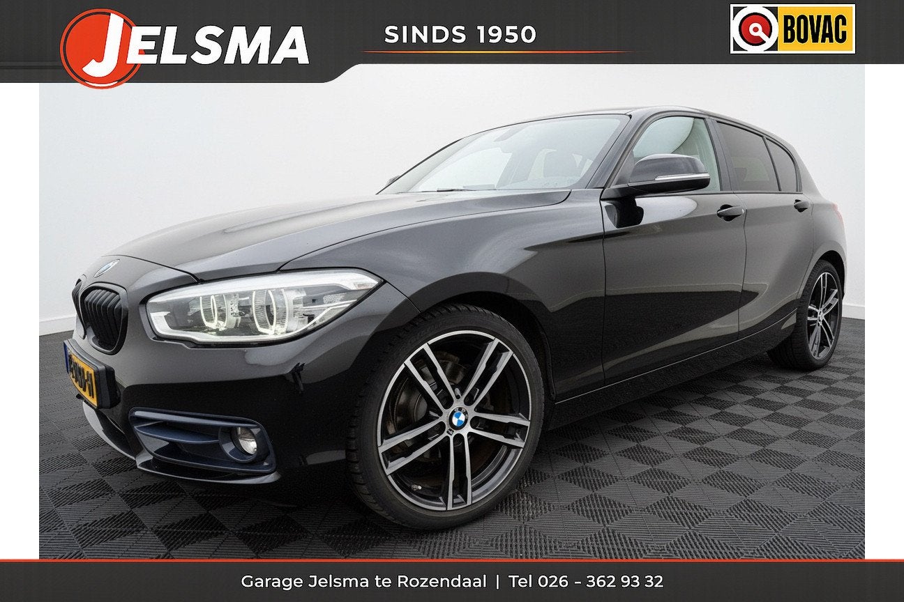 BMW 1-serie 118i Sport Line Aut., Clima | Navi | 18inch, Auto's, BMW, Dealer onderhouden, Gebruikt, Zwart, Origineel Nederlands