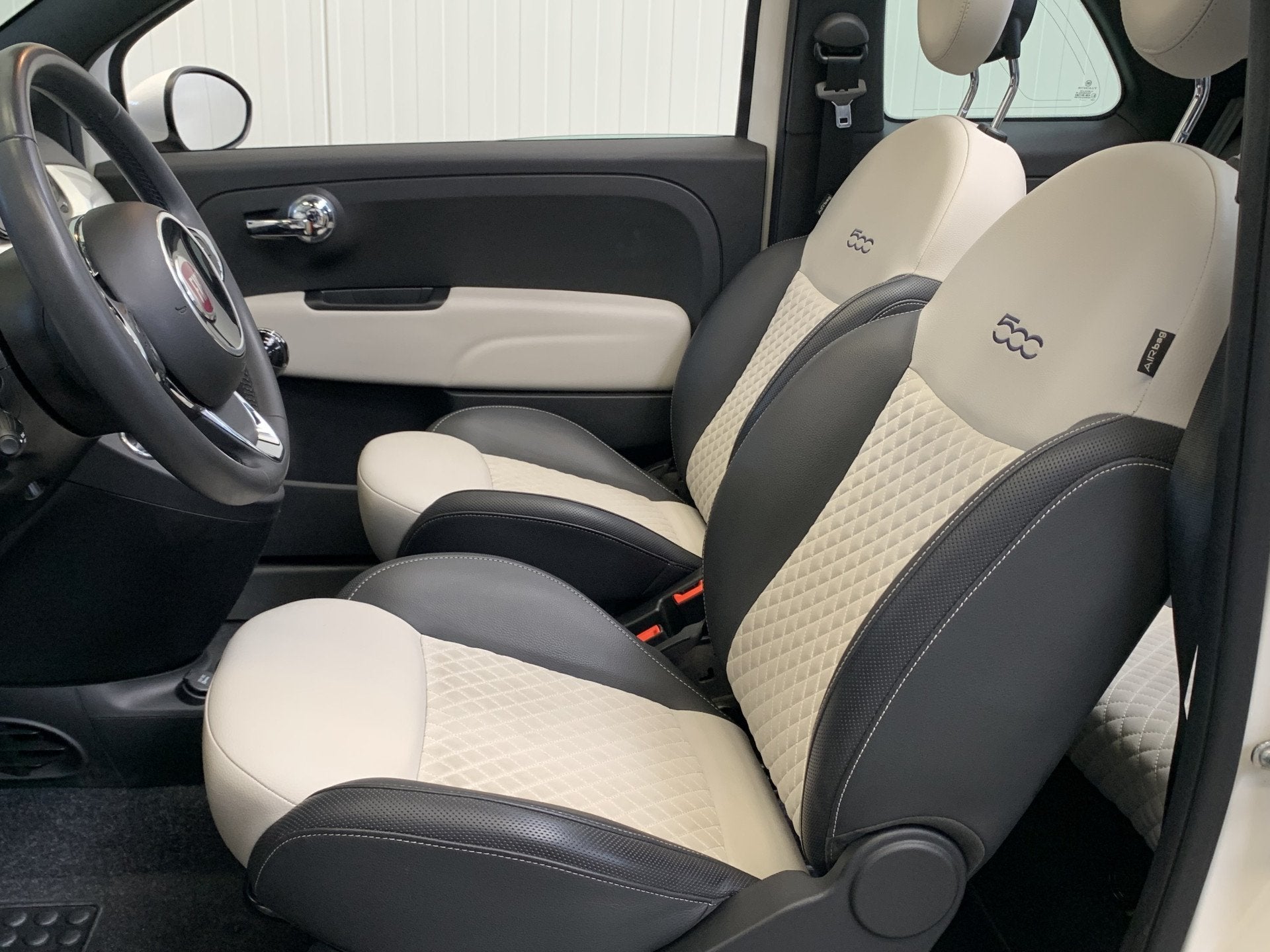 Foto 3 van Fiat 500C 1.0 Hybrid Dolcevita LEDER-NAVI by CARPLAY-AIRCO/E