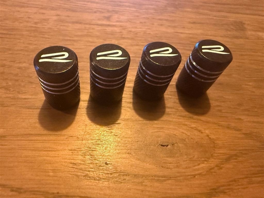 Ventieldopjes met logo nieuw 4 stuks Voor Golf Tiguan, Ophalen of Verzenden