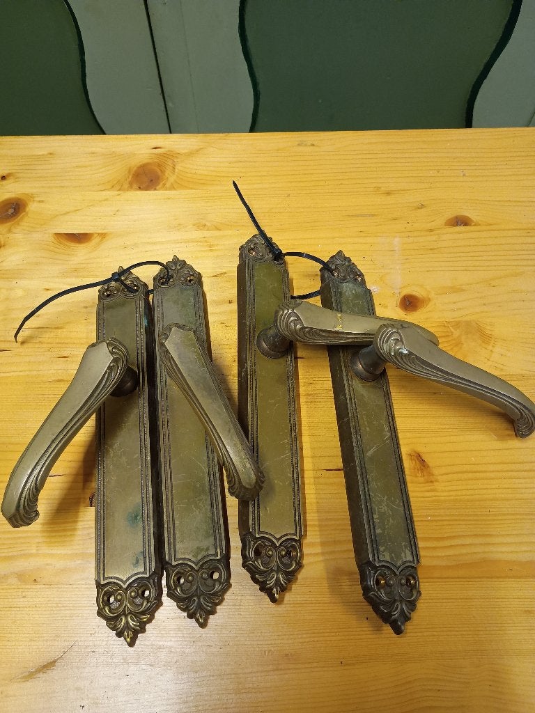 2 setjes bronskleurig deurbeslag, Ophalen of Verzenden