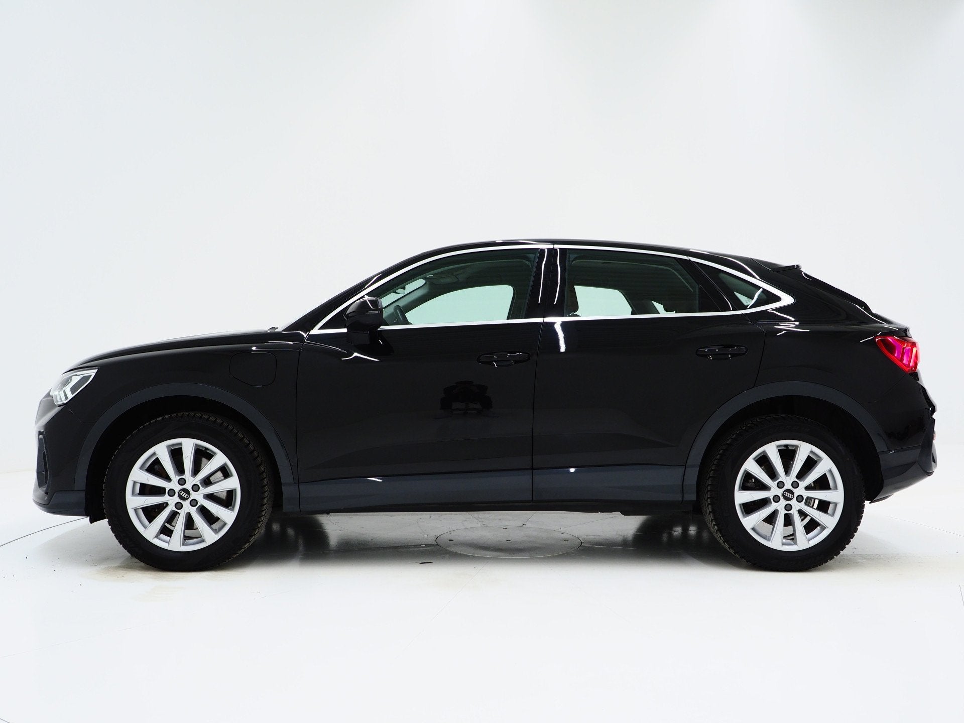 Audi Q3 Sportback 45 TFSI e Edition | Leder | Camera | Adapt, Auto's, Gebruikt, Zwart, Hybride Elektrisch/Benzine, SUV of Terreinwagen