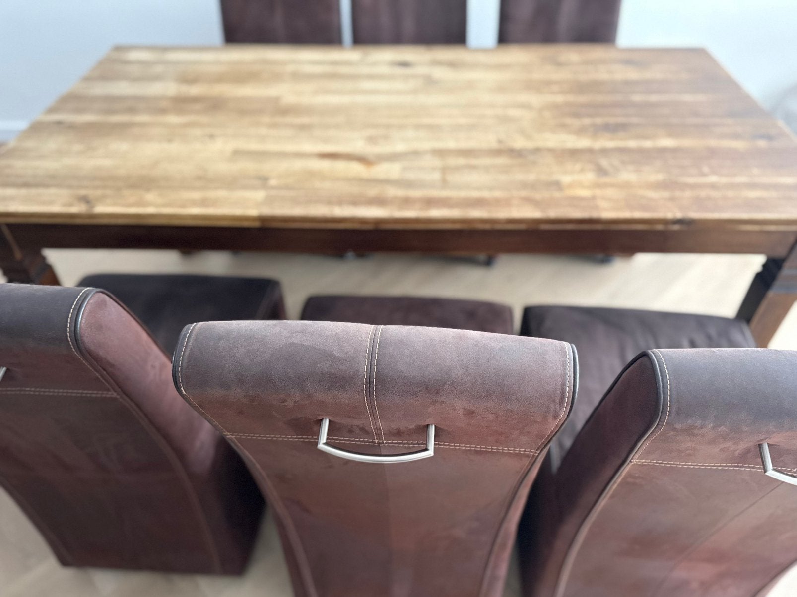 Eettafel met 6 suède eetstoelen, Huis en Inrichting, Ophalen