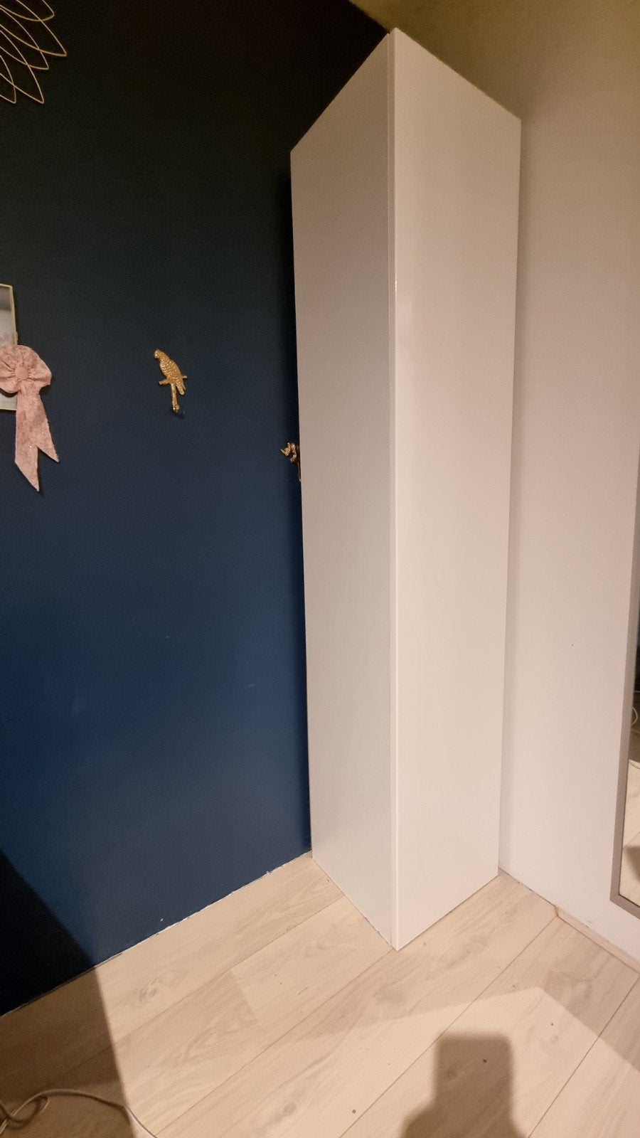 Witte hoogglans Ikea hangkast met planken, Ophalen