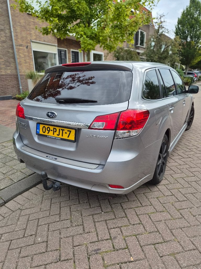 Foto 4 van Subaru Legacy 2.0 I Touring Wagon AWD 2011 Grijs