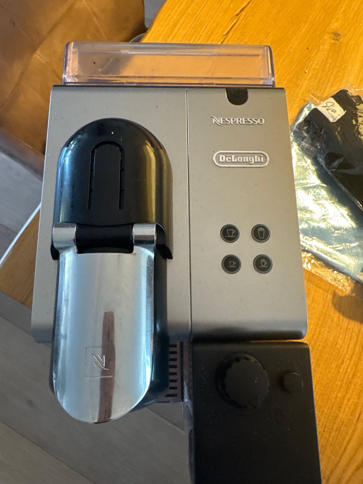Nespresso DeLonghi koffiezetapparaat - Zo goed als nieuw