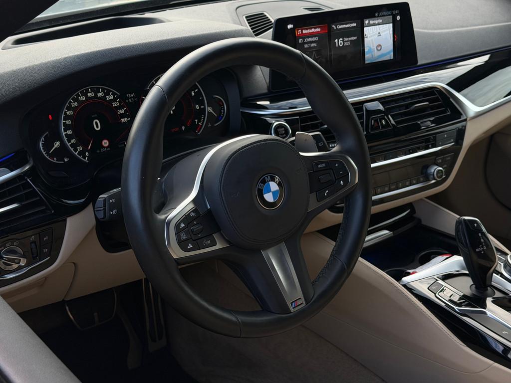 BMW 5-serie Touring 530i High Executive M-Sport ACC HUD PDC, Auto's, BMW, Automaat, 1998 cc, Achterwielaandrijving, Gebruikt