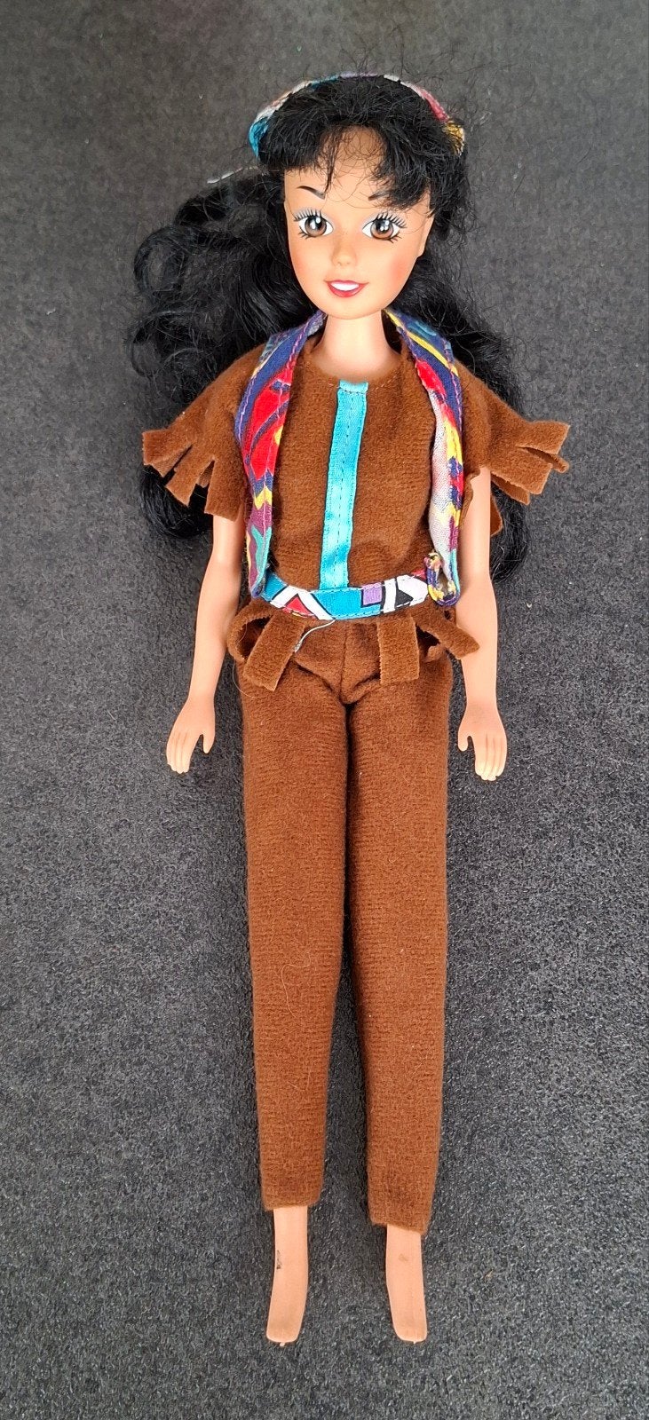 Vintage Pocahontas pop jaren 90 ( 1993), Verzamelen, Poppen, Gebruikt, Pop, Ophalen of Verzenden