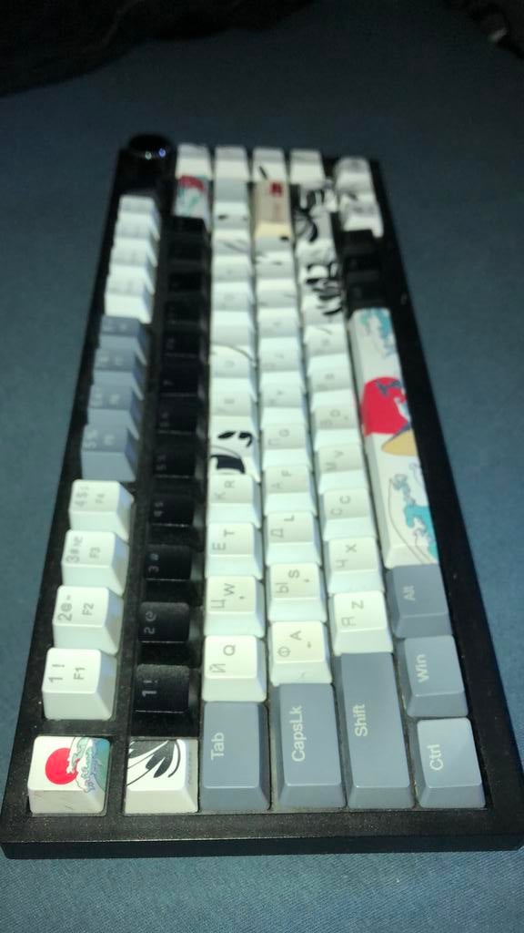 Gaming Toetsenbord met Rode Switches en Custom Keycaps, Gaming toetsenbord, Nieuw, Ophalen of Verzenden, Qwerty